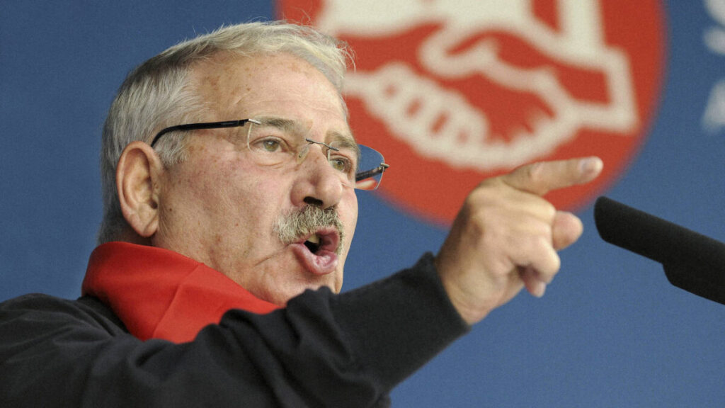 José Ángel Fernández Villa en la fiesta minera de Rodiezmo en 2011. Fotografía: J. Casares.