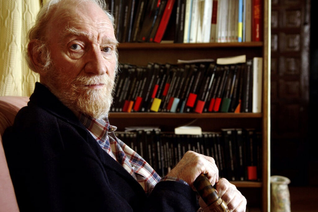 Retrato de Fernando Fernán-Gómez en su estudio. Fotografía de archivo.