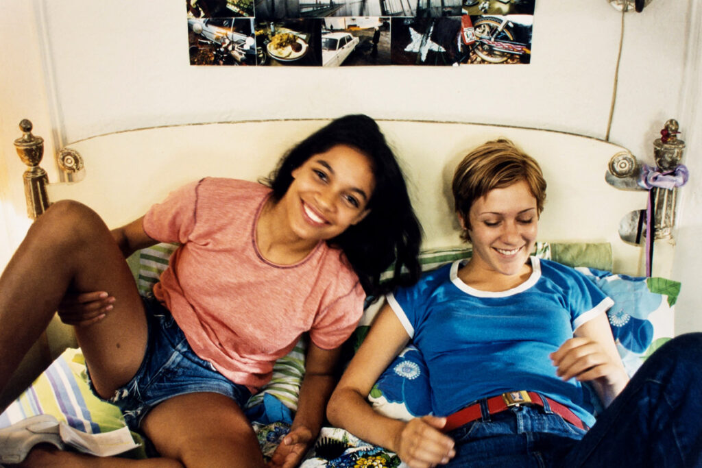 Rosario Dawson y Chloë Sevigny en el rodaje de “Kids”. Fotografía: Larry Clark.