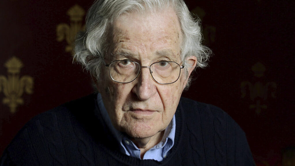 Retrato del lingüista, filósofo, politólogo y activista Noam Chomsky. Fotografía de archivo.