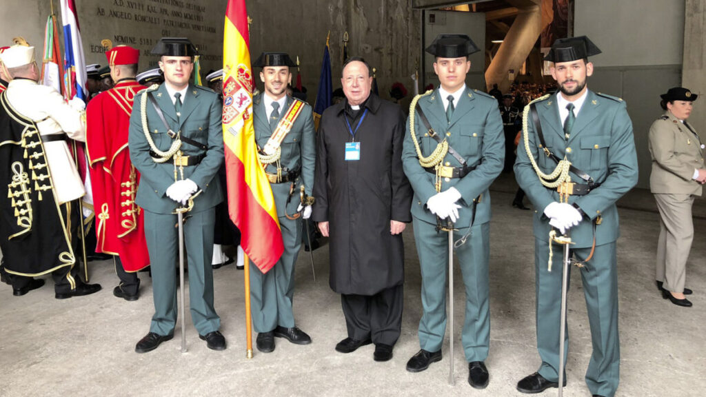Miembros de la Guardia Civil cantaron a la Virgen de Lourdes en la 61ª Peregrinación Militar. Fotografía de archivo.