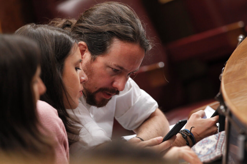 En la imagen, Irene Montero y Pablo Iglesias en el Congreso de los Diputados. Fotografía: Dani Duch.