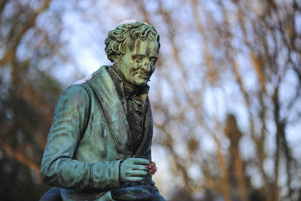 Estatua de Vivant Denon en el cementerio del Père-Lachaise, en París. Fotografía: Roberto Taddeo.